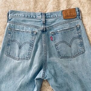 Levi’s Distressed Wedgie Straight high rise Blue Jeans 28